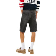 Tommy Hilfiger Damenshorts aus dunkelblauem Denim mit lockerer Passform und weißen Ziernähten, Vorderansicht