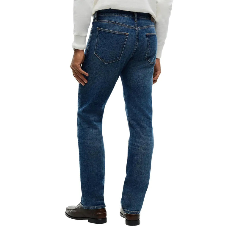 Tommy Hilfiger Schmal geschnittene Herrenjeans aus dunkelblauem Denim mit klassischem geradem Bein und sichtbaren Nähten, Vorderansicht