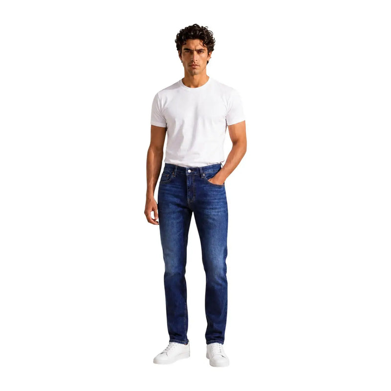 Tommy Hilfiger Schmal geschnittene Herrenjeans aus dunkelblauem Denim mit dezenter Waschung, Vorderansicht