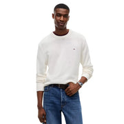 Tommy Hilfiger Slim-Fit-Pullover Slim Ess für Herren aus weißem Rippstrick mit bordeauxrotem Innenkragen und kleinem Logo, Vorderansicht