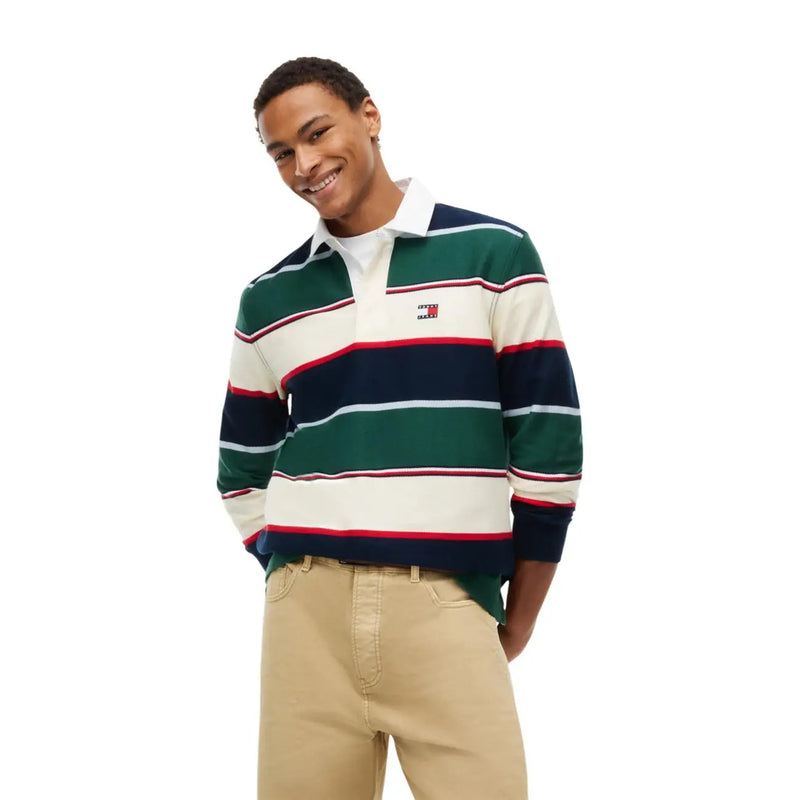 Tommy Hilfiger Gestreiftes Herrenpolo in Grün, Marineblau, Creme und Rot mit weißem Kragen und markanten horizontalen Streifen, Vorderansicht
