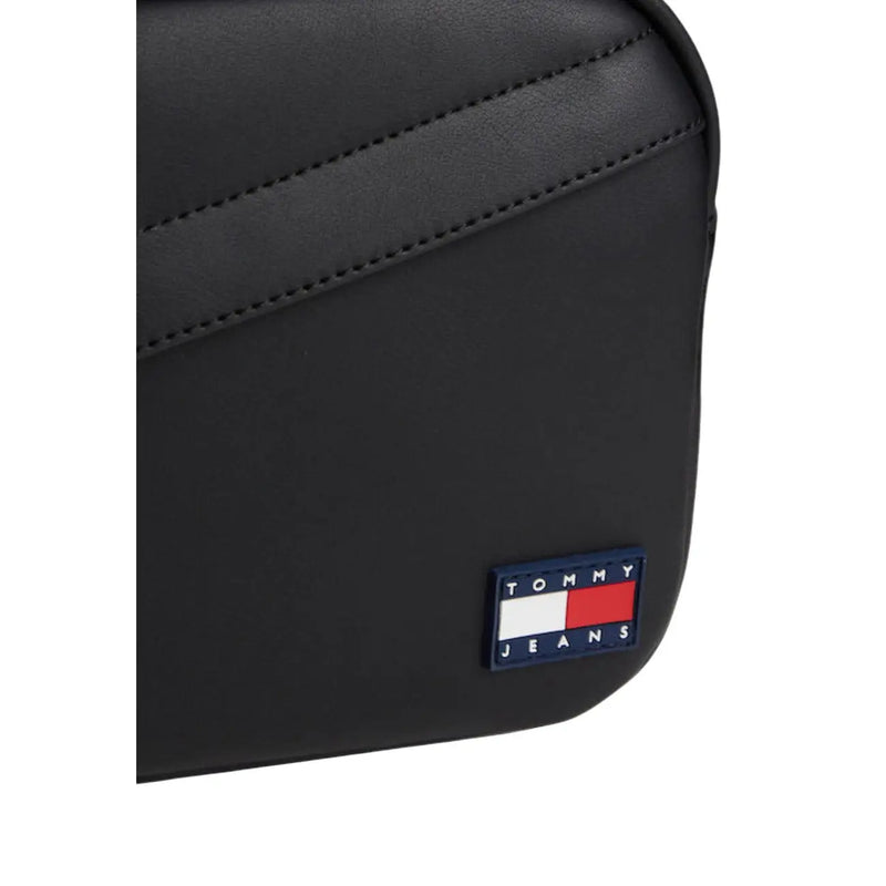 Tommy Hilfiger Schwarzer Herren-Waschbeutel für den täglichen Gebrauch mit Ziernähten und Logo-Patch, Vorderansicht