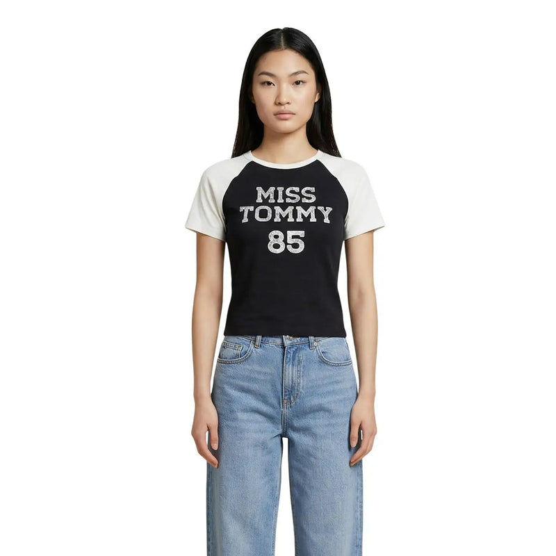 Schwarz-weißes Raglan-Crop-Top t-shirt mit Miss Tommy 85-Print aus Bio-Baumwolle von Tommy Hilfiger