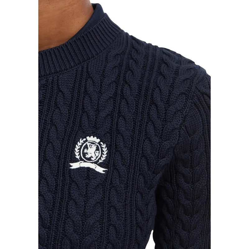 Marineblauer Zopfstrickpullover aus Bio-Baumwolle mit weißem, gesticktem Wappen auf der Brust von Tommy Hilfiger