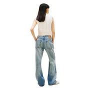 Tommy Hilfiger Damen-Jeans aus hellblauer Bio-Baumwolle mit ausgestelltem Bein und Used-Look-Details am rechten Oberschenkel