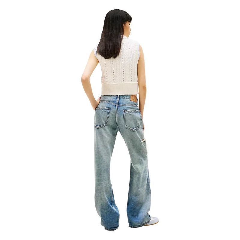 Tommy Hilfiger Damen-Jeans aus hellblauer Bio-Baumwolle mit ausgestelltem Bein und Used-Look-Details am rechten Oberschenkel