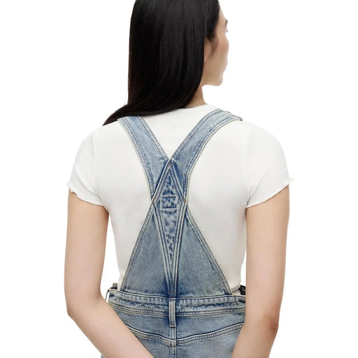Tommy Hilfiger Damen-Jeansrock aus Bio-Baumwolle, blau, abgebildet mit hellblauer Jeans-Latzhose mit gekreuztem Rückenausschnitt