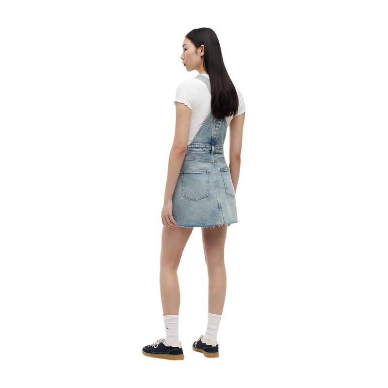 Light-wash denim overall dress with frayed hem and back pockets made of organic cotton by tommy hilfiger