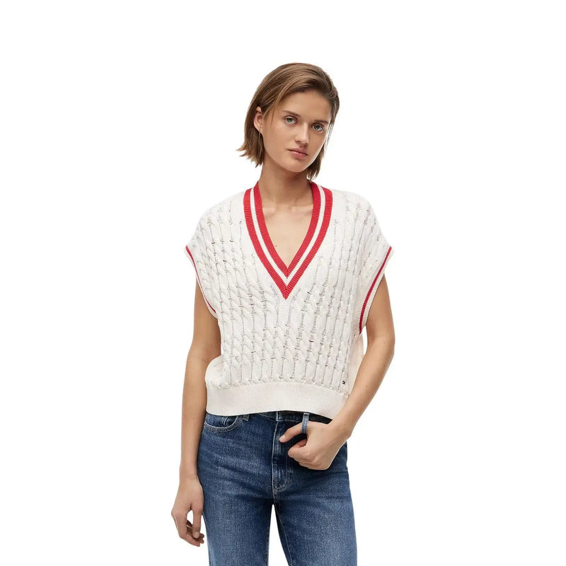 Tommy Hilfiger Damenweste, weißer, ärmelloser Pullover aus Bio-Baumwolle mit rotem V-Ausschnitt und dezentem Muster.