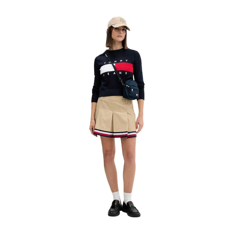 Marineblauer Tommy Hilfiger Damenstrickpullover mit rot-weiß-marineblau gestreiftem Logo aus Bio-Baumwolle