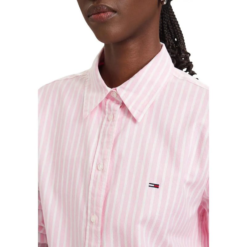Tommy Hilfiger Gestreiftes, rosa-weißes Damenhemd aus Bio-Baumwolle mit Knopfleiste und Logo auf der linken Brustseite