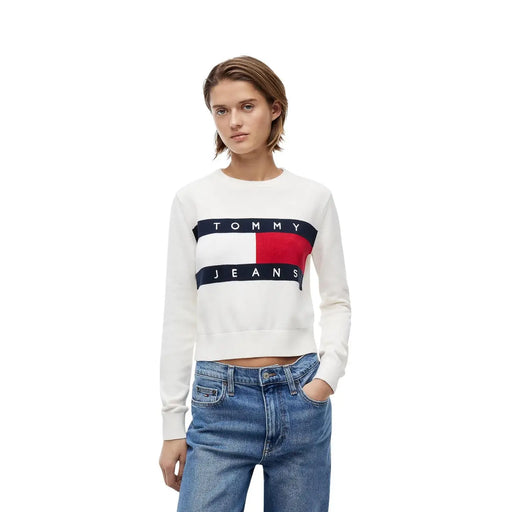 Weißes Tommy-Jeans-Sweatshirt mit auffälligem rot-weiß-blauem Logo aus Bio-Baumwolle für Damen. Tommy Hilfiger