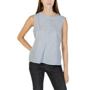 Tommy Hilfiger Frauenpanzer top in hellblauen und weißen Chevron-Streifen aus leichtem Baumwollstoff