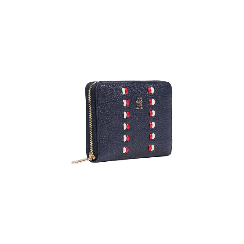 Tommy Hilfiger Damengeldbörse aus blauem, strukturiertem Leder mit roten und weißen runden Nieten und Reißverschlusstaschen, mittelgroß (14 cm).