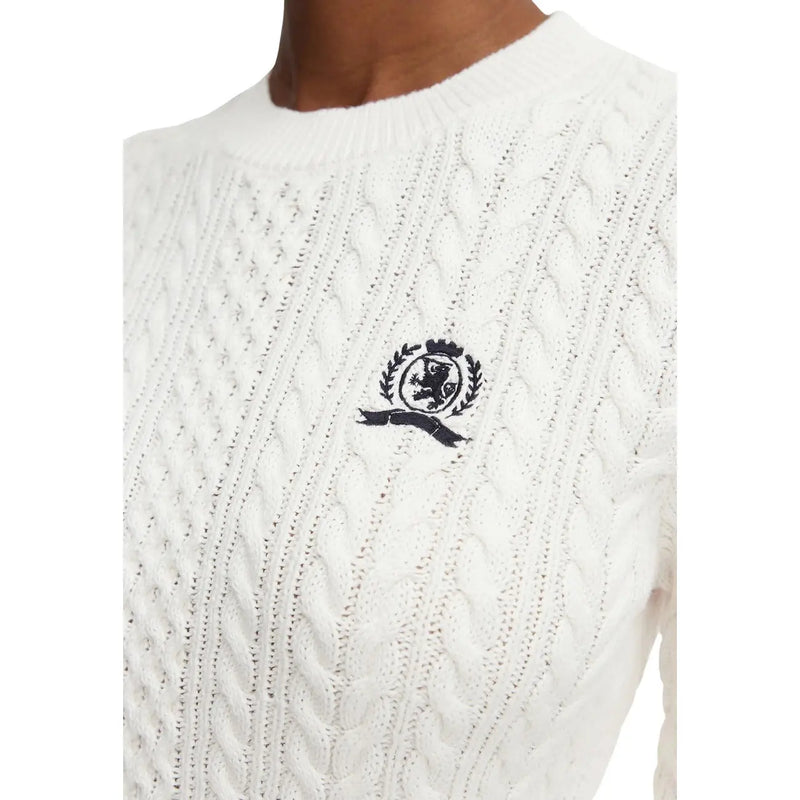 Tommy Hilfiger Weißer Damen-Baumwollpullover mit Zopfmuster und schwarzem, gesticktem Logo auf der Brust