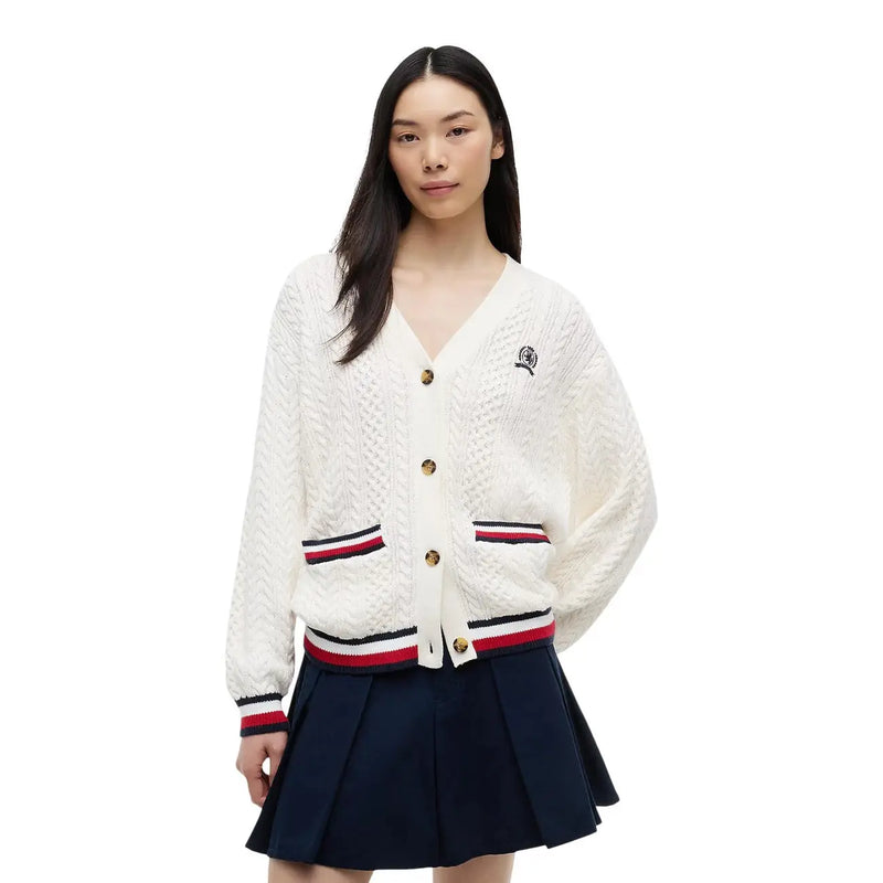 Tommy Hilfiger Weiße Damen-Strickjacke aus Bio-Baumwolle mit Zopfmuster und rot-weiß-blau gestreiften Bündchen, Saum und Taschen