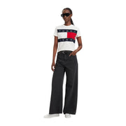 Tommy Hilfiger Weißes Damen-T-Shirt aus Bio-Baumwolle mit auffälligem rot-weiß-blauem Logo auf der Brust