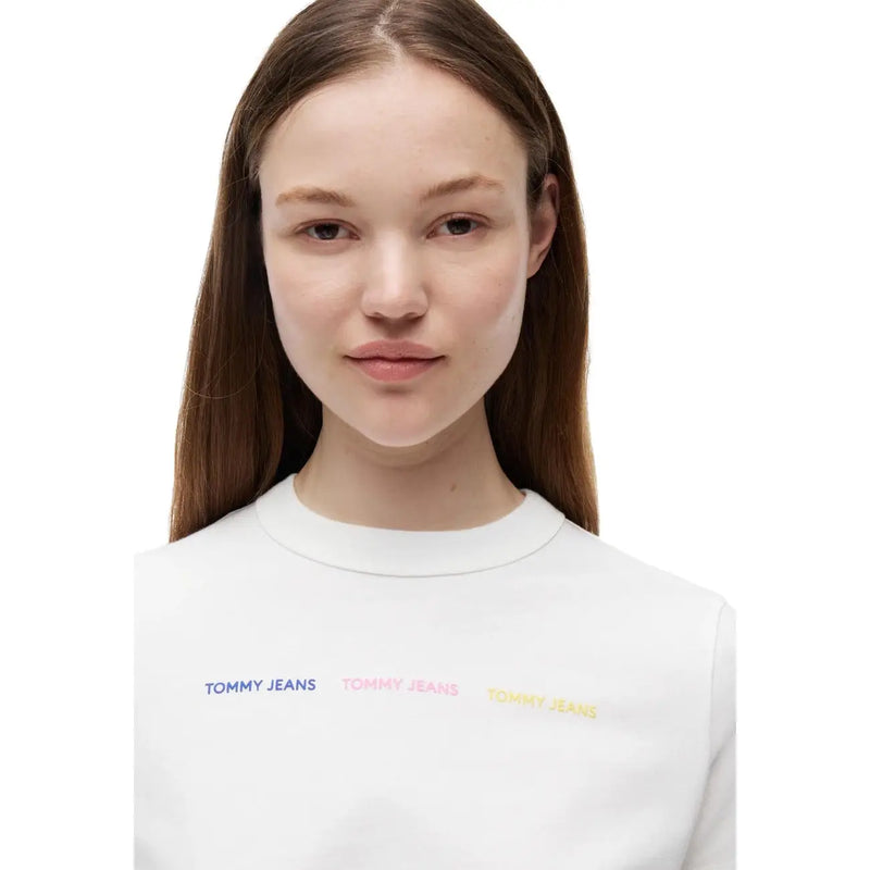 Weißes Tommy Jeans Sweatshirt mit Rundhalsausschnitt und farbenfrohem, gesticktem Logo aus Bio-Baumwolle von Tommy Hilfiger Frauen