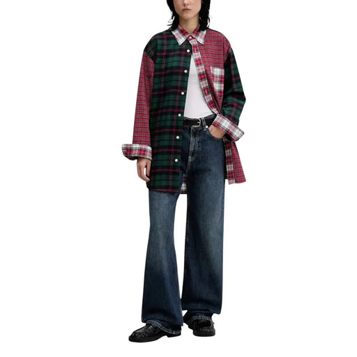 Tommy hilfiger women’s blue organic cotton jeans paired with a long-sleeved oversized plaid shirt with contrasting panels