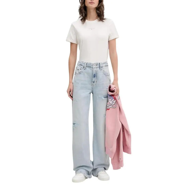 Tommy Hilfiger women’s light blue ripped jeans in light-wash denim with wide-leg fit and classic five-pocket design