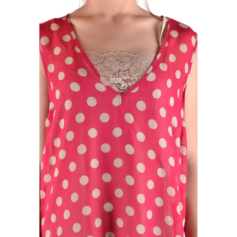 Ein leuchtend pinkfarbenes, ärmelloses Tanktop aus Polyester top von Simona Barbieri mit weißen Punkten und Spitzenbesatz am V-Ausschnitt
