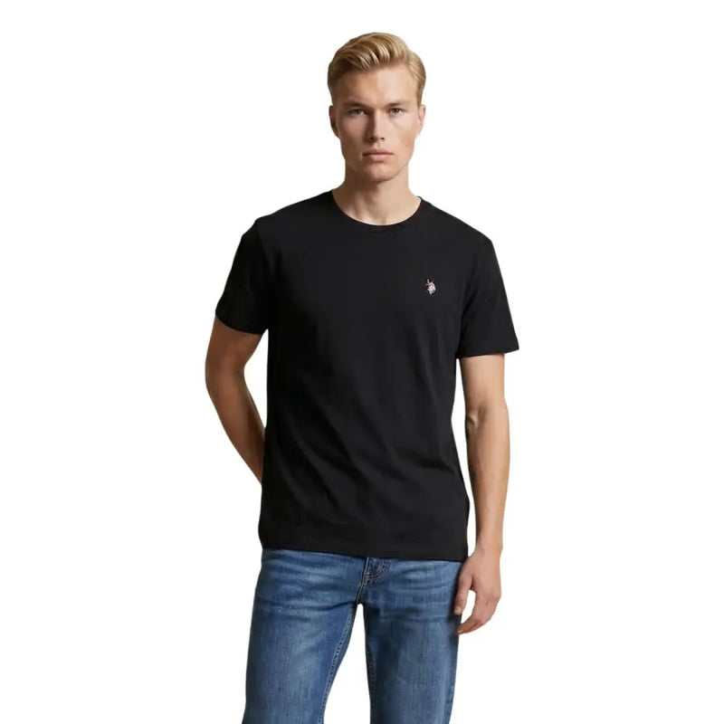 US Polo Assn. Herren-T-Shirt, Größe M, klassische Passform, schwarz, aus Baumwolle, kurze Ärmel, mit kleinem, gesticktem Logo auf der linken Brust.