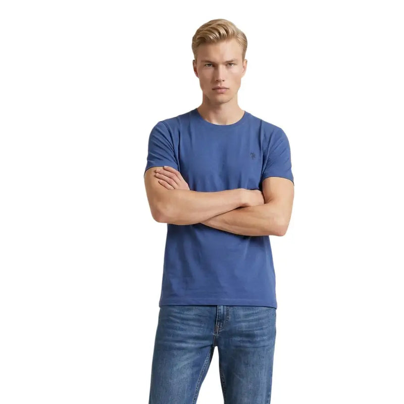 Blaues Baumwollshirt in klassischer Passform mit Rundhalsausschnitt t-shirt Mit kleinem, gesticktem Logo von US Polo Assn. auf der linken Brust. Für Herren, Größe M.