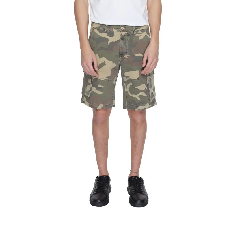 US Polo Assn. Cargoshorts für Herren in olivgrünem und beigem Camouflage-Muster mit Seitentaschen, Vorderansicht
