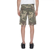 US Polo Assn. Shorts für Herren in olivgrünem und beigem Camouflage-Muster mit mehreren Taschen und strapazierfähigem Material, Vorderansicht