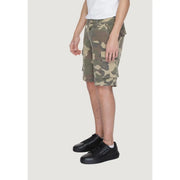 US Polo Assn. Cargoshorts für Herren in olivgrünem und beigem Camouflage-Muster mit Vordertaschen, Vorderansicht
