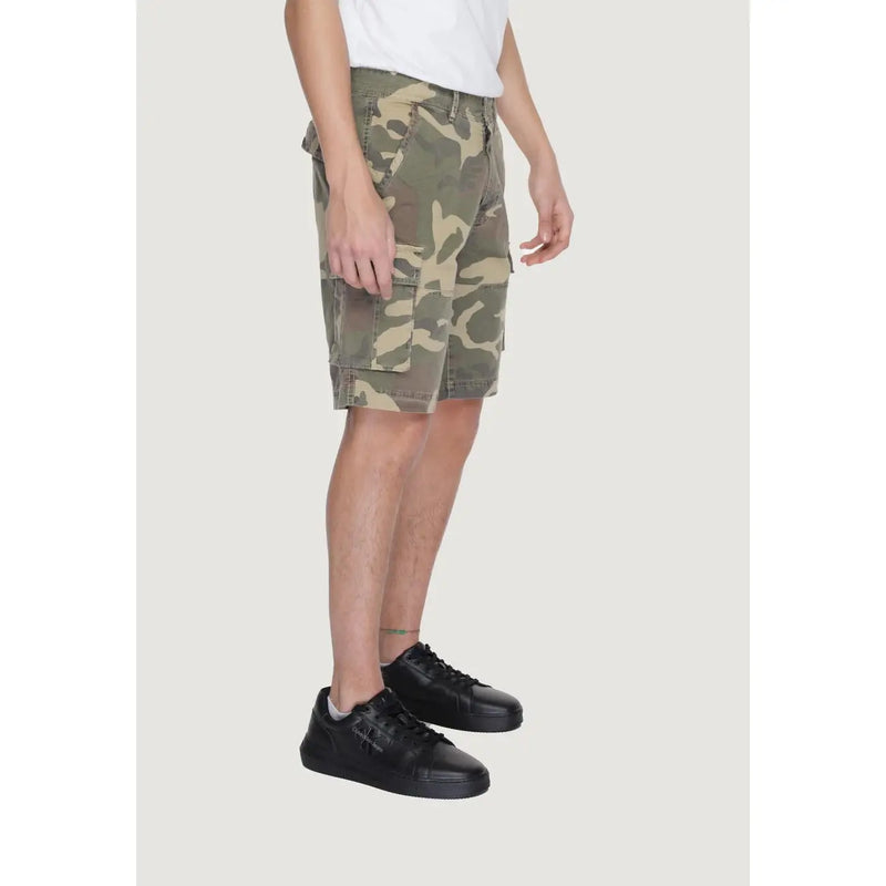 US Polo Assn. Cargoshorts für Herren in olivgrünem und beigem Camouflage-Muster mit Seitentaschen, Vorderansicht