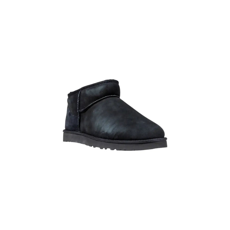 Schwarze UGG Herren-Lederstiefel zum Hineinschlüpfen mit Obermaterial aus Wildleder und weichem Futter, ideal für klassische Freizeitschuhe.