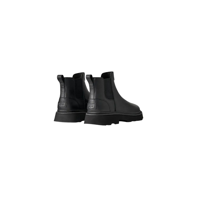 Ugg Herren-Chelsea-Boots aus Leder, schwarz, klassischer Stil mit elegantem, minimalistischem Design und klobiger Sohle.