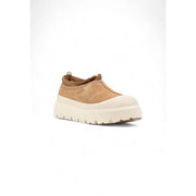 Ugg Herren-Slipper aus Wildleder in Beige mit hellbraunem Wildleder-Futter, cremefarbener Zehenkappe aus Mesh und klobiger weißer Plateausohle