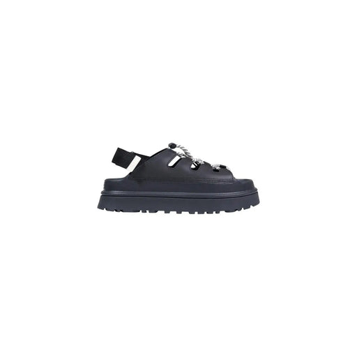 Schwarze Ugg Damen-Plateausandalen aus Polyurethan mit klobiger Sohle und dekorativen Kettendetails – ideal für den Frühling.