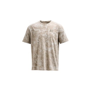 Under armour Beigefarbenes Herren-T-Shirt in regulärer Passform aus Baumwollmischgewebe mit beigem Camouflage-Muster und dezentem Logo auf der Brust