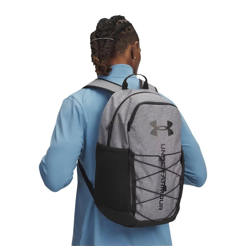 Under armour Men's Hustle Sport 6.0 Rucksack in Grau mit strukturiertem Stoff, seitlicher Netztasche und gekreuzten Gurtbändern