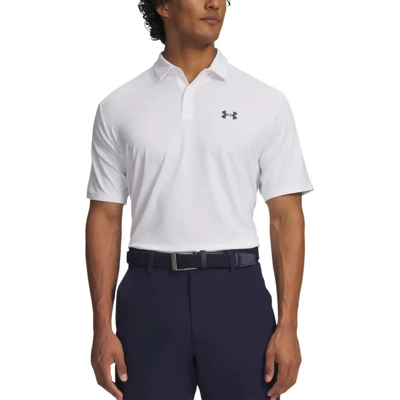 Under armour Weißes Herren-Poloshirt aus Polyester mit dezenter Stoffstruktur, Kurzarm, mit schwarzem Logo auf der linken Brustseite.