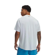 Rückseite under armour Herren-T-Shirt, grau, Polyester, Kurzarm, mit kleinem schwarzen Logo auf weißem Kragen