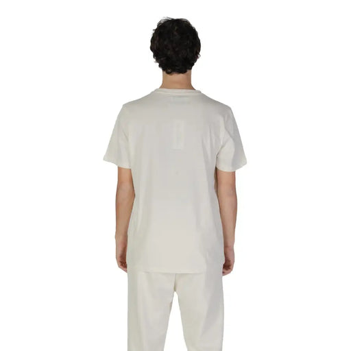 Underclub men white cotton short sleeve t shirt back side with minimalist subtle vertical seam detail