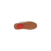 Braune Gummisohle mit auffälligem rotem Vans-Logo an der Ferse der Vans Herren-Sneaker aus braunem Leder, Frühjahr/Sommer-Kollektion, Rückseite