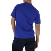 Ein leuchtend königsblaues Vans Herren-T-Shirt mit kurzen Ärmeln und Rundhalsausschnitt aus 100 % Baumwolle