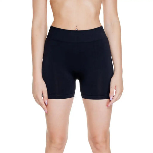 Vero Moda Schwarze, hochgeschnittene Damen-Sportshorts mit Logobund