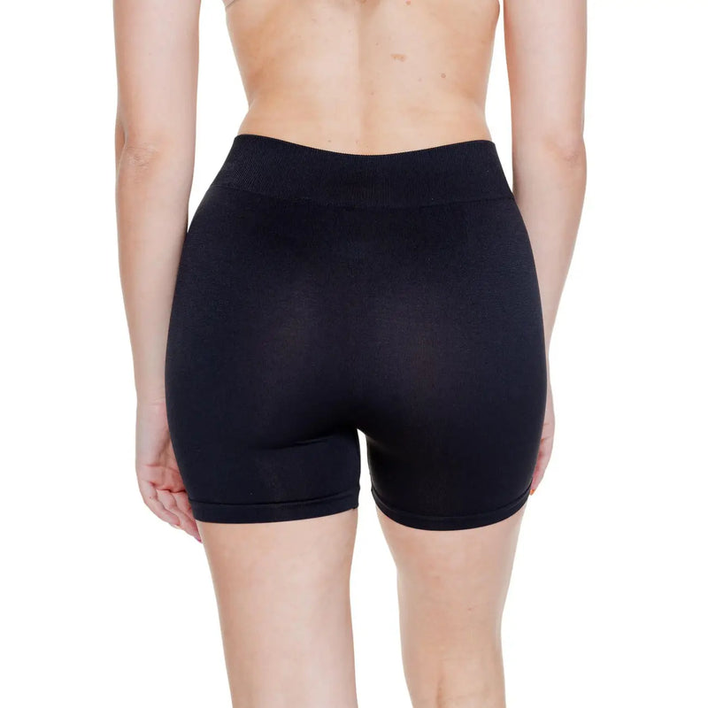 Vero Moda women black high-waisted seamless shorts made of polyamide and elastane displayed from the front