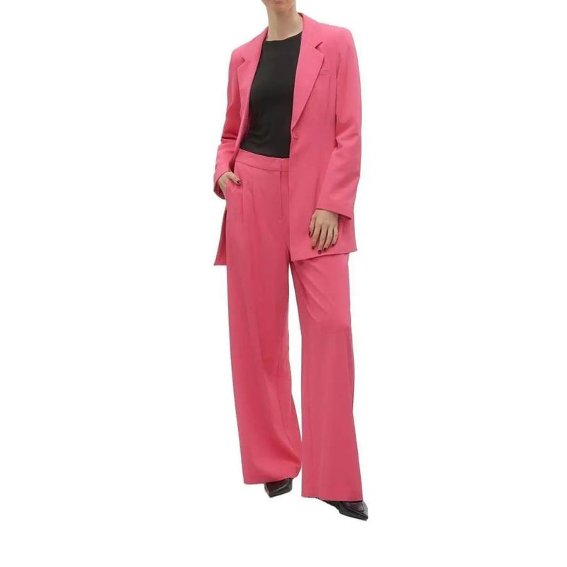 Ein leuchtend fuchsiafarbener, taillierter Blazer und eine weite Hose aus Polyester von Vero Moda Damengröße 30