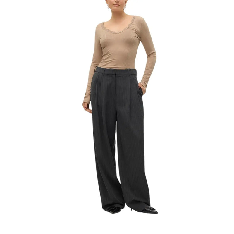Schwarze, hochtaillierte, weite Hose mit Falten vorne aus Viskosemischgewebe Vero Moda Damenkollektion