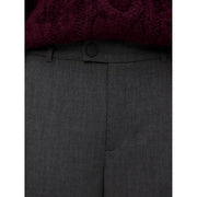Vero moda Die graue Damenhose ist aus einem dunkelgrauen Wollmischgewebe mit dezenter Struktur und einem einzelnen schwarzen Knopf am Bund gefertigt.