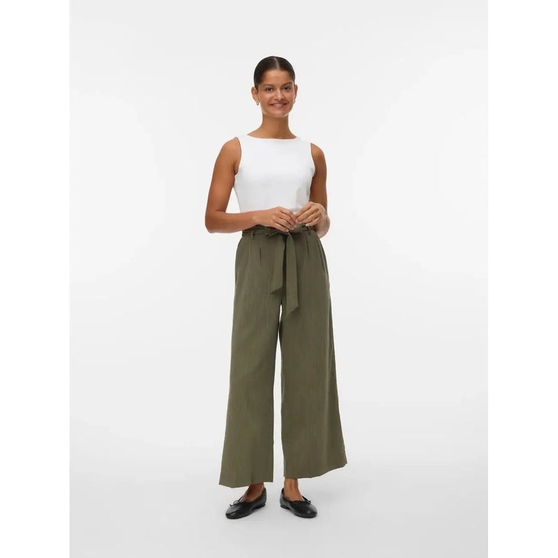 Vero moda Damenhose, beige, zum Hineinschlüpfen, Viskosemischung, mit olivgrünem, hochgeschnittenem, weitem Bein und Stoffgürtel zum Binden