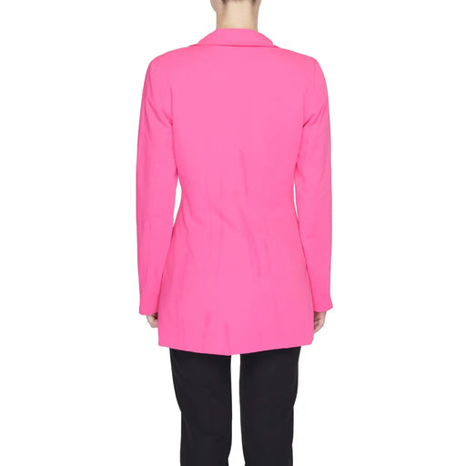 Vero Moda women’s fuchsia blazer with a tailored fit, long sleeves, button closure, and front pockets