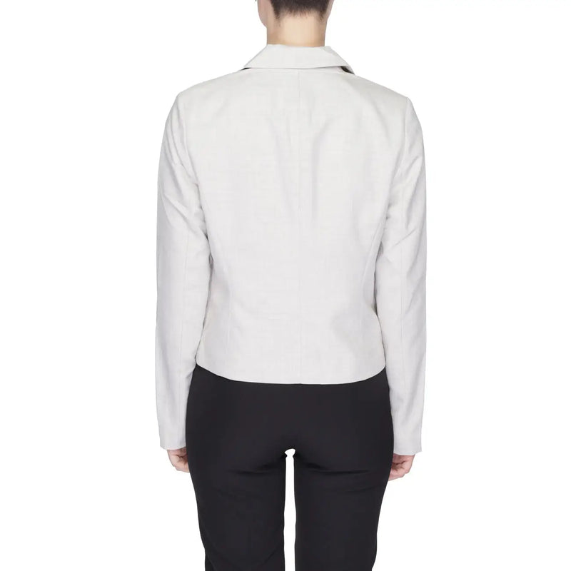 Vero Moda women’s grey marl blazer with structured collar off-white color and long sleeves in a sleek design